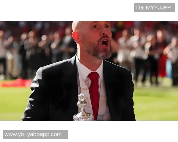 滕哈赫转型任特温特技术总监探索教练生涯新篇章